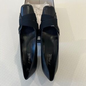 5th Avenue LX By Easy Street Majestic Navy Blue Leather Heels--Size 10 M